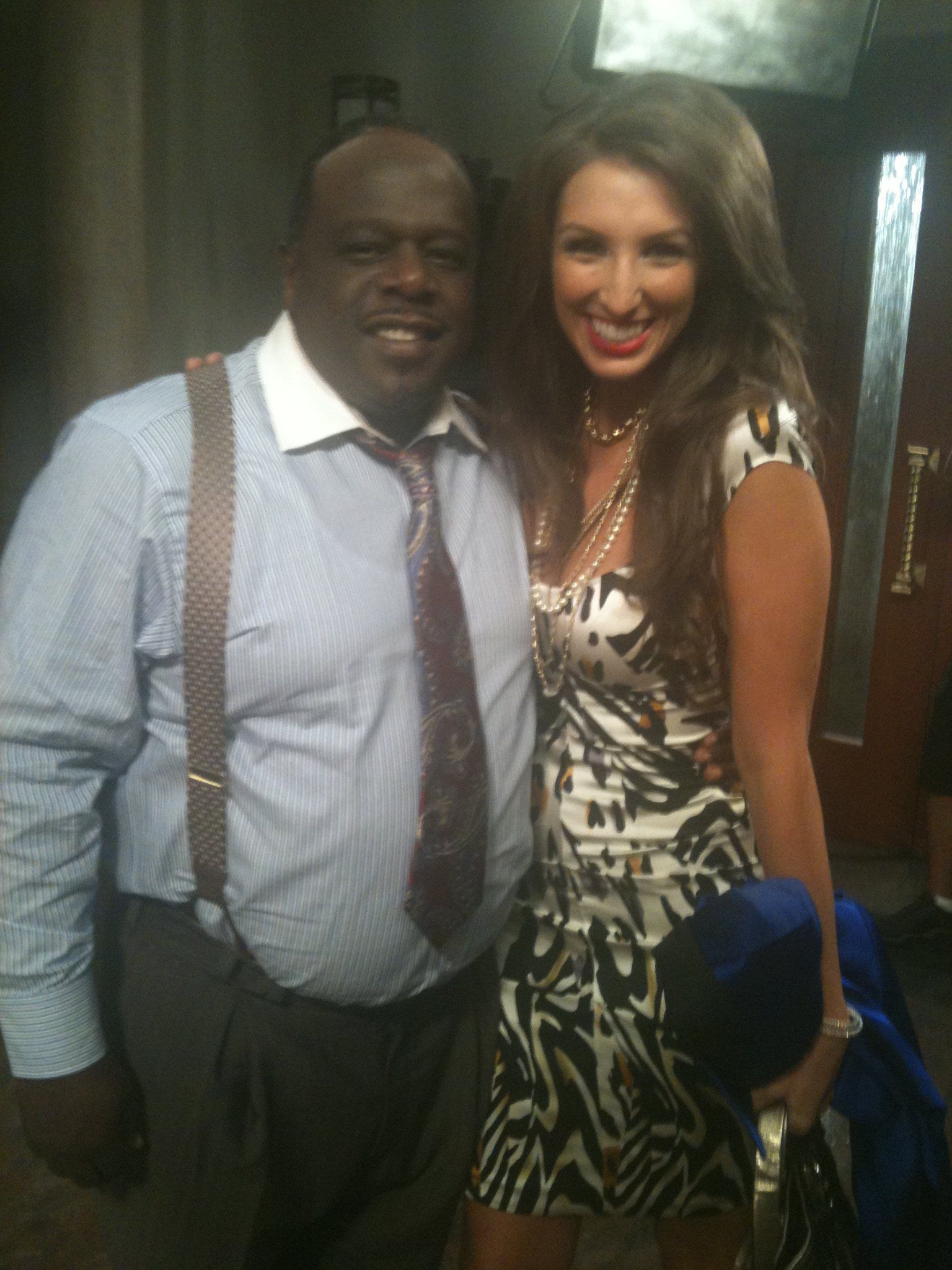 Cedric the Entertainer and Amanda on the set of the "All Rise" pilot